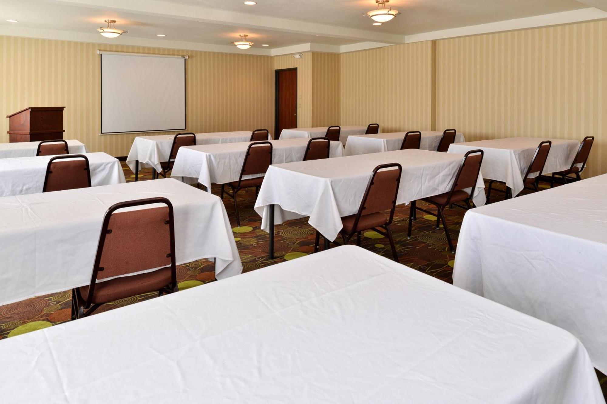 Hotel Express Portland South - Oswego By Ihg 3*